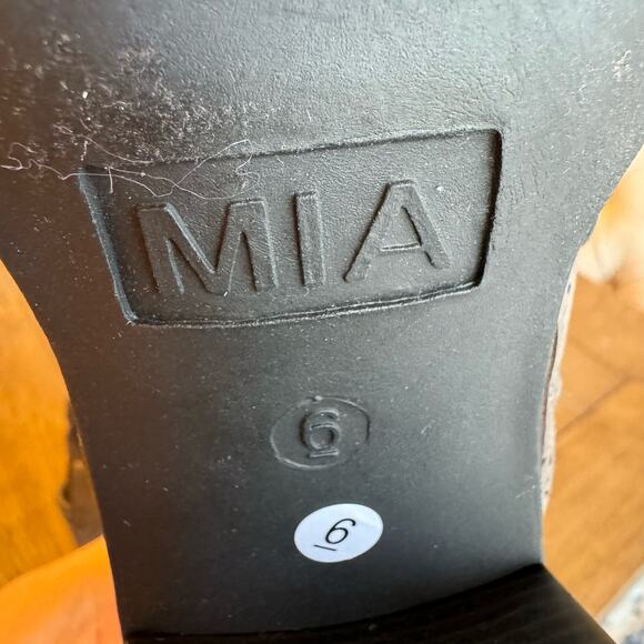 Mia Women's Gray Black Pull On Diagonal Chelsea Ankle Boots Size 6 NWOB Soft - Picture 5 of 10